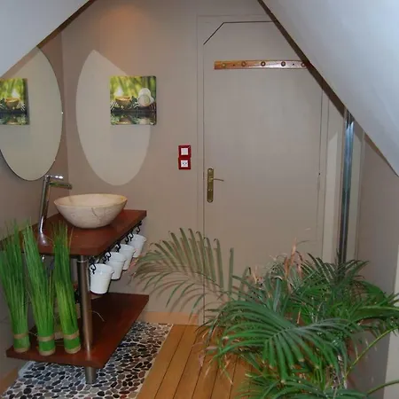 Maison avec piscine et sauna à Vire Extérieur photo