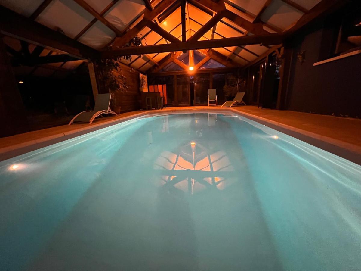 Hébergement de vacances Maison Avec Piscine Et Sauna à Viré
